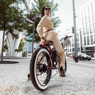 👀 It’s the perfect eye-catcher – bold design, premium details, and the unmistakable vibe of @ecafebike ⚡😎 Stand out. Ride...